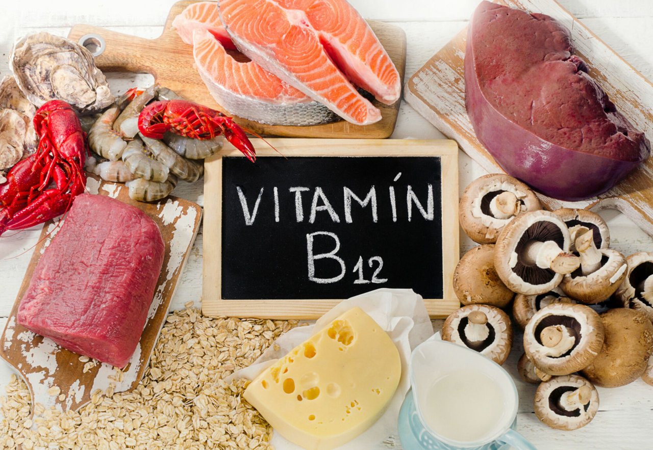 Potraviny bohaté na vitamín B12, maso, ryby, vejce, mléčné výrobky, játra