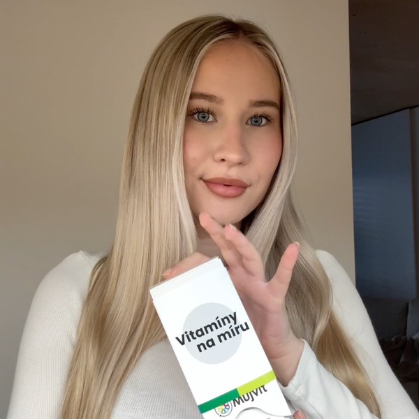 Tamara s balíčkem vitamínů Mujvit