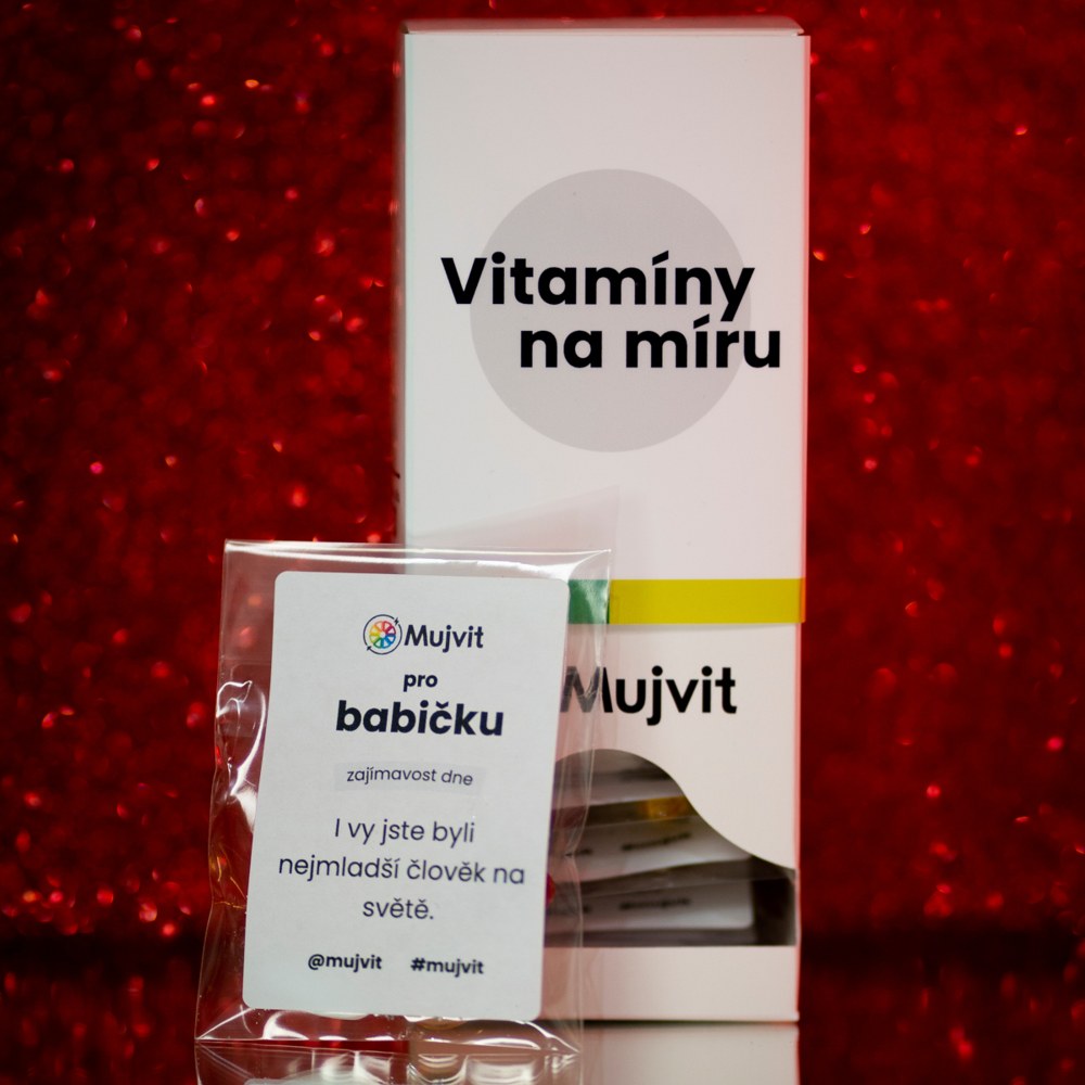 Vitamíny na míru Mujvit s vánoční dekorací
